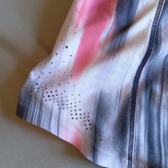 Lululemon running shorts, size 4 - Picture 2 of 6